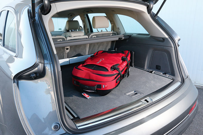 Audi q7 открытие багажника ногой